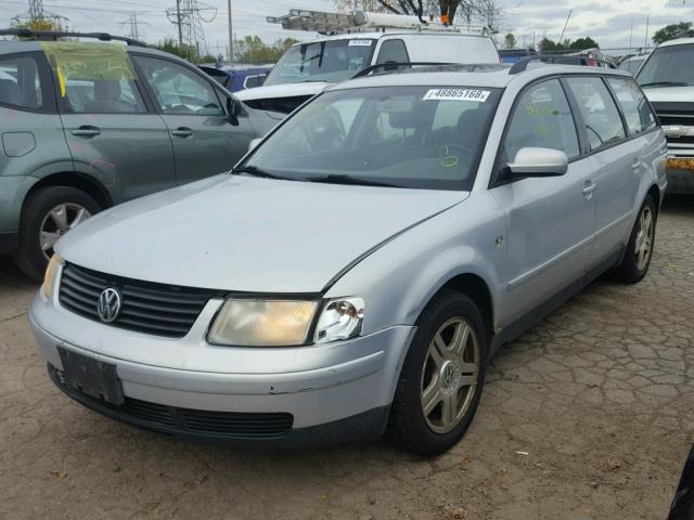 WVWWH23B8YE323772 - 2000 VOLKSWAGEN PASSAT GLX 银色 照片 2