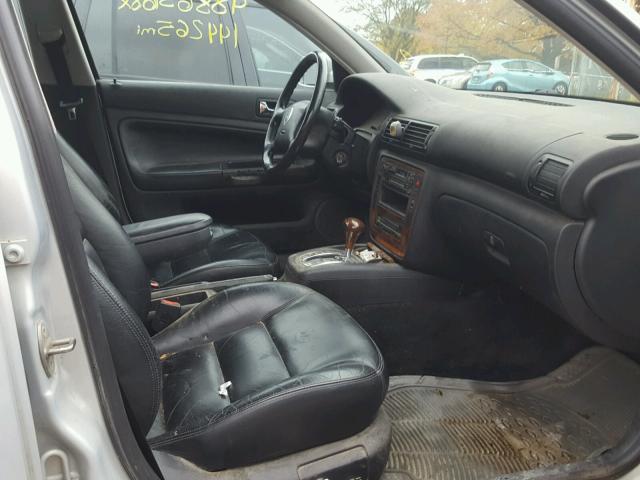 WVWWH23B8YE323772 - 2000 VOLKSWAGEN PASSAT GLX 银色 照片 5