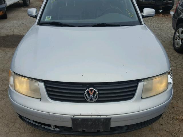 WVWWH23B8YE323772 - 2000 VOLKSWAGEN PASSAT GLX 银色 照片 7