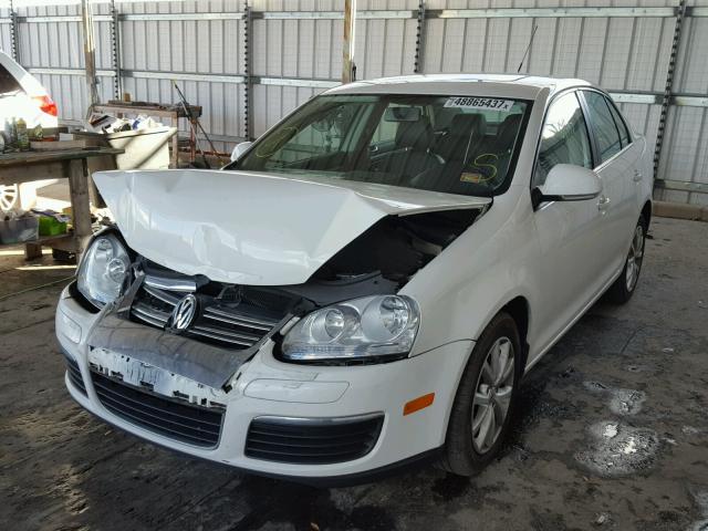 3VWRX7AJ1AM129783 - 2010 VOLKSWAGEN JETTA SE WHITE photo 2