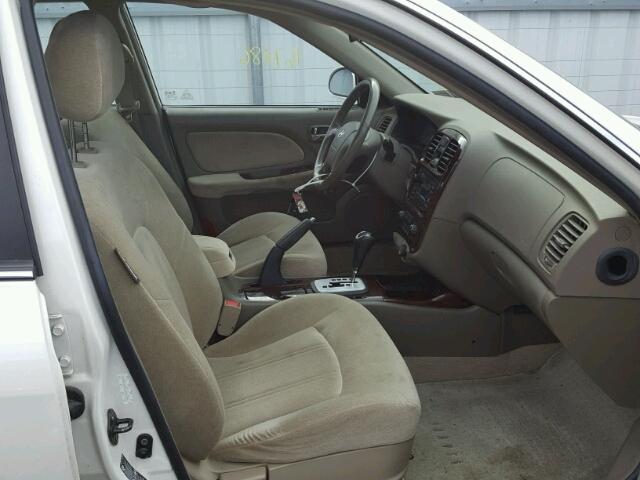 KMHWF35H34A946324 - 2004 HYUNDAI SONATA GLS WHITE photo 5