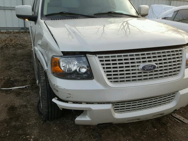 1FMFU20505LA31756 - 2005 FORD EXPEDITION SILVER photo 9