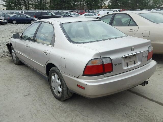 1HGCE6674TA003084 - 1996 HONDA ACCORD EX SILVER photo 3