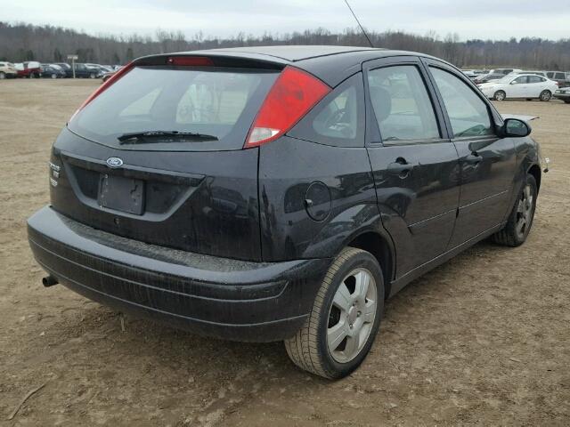 1FAHP37NX7W316732 - 2007 FORD FOCUS ZX5 BLACK photo 4