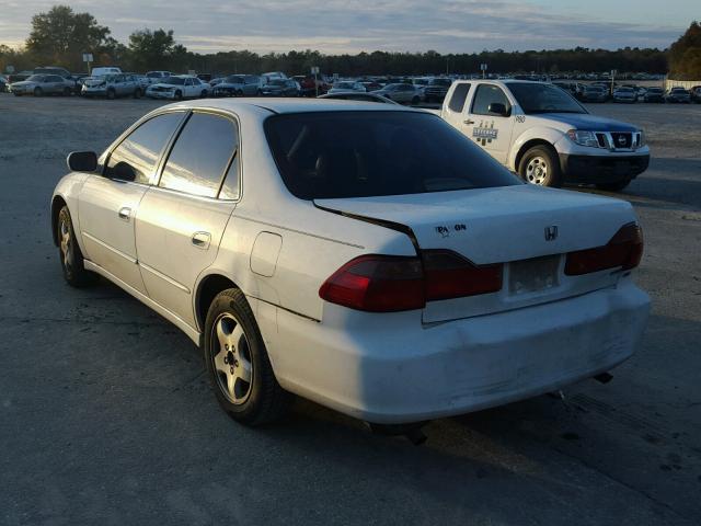 1HGCG165XXA035975 - 1999 HONDA ACCORD EX WHITE photo 3