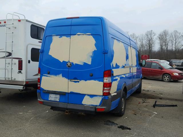 WD3PE8CC4B5504569 - 2011 MERCEDES-BENZ SPRINTER 2 BLUE photo 4