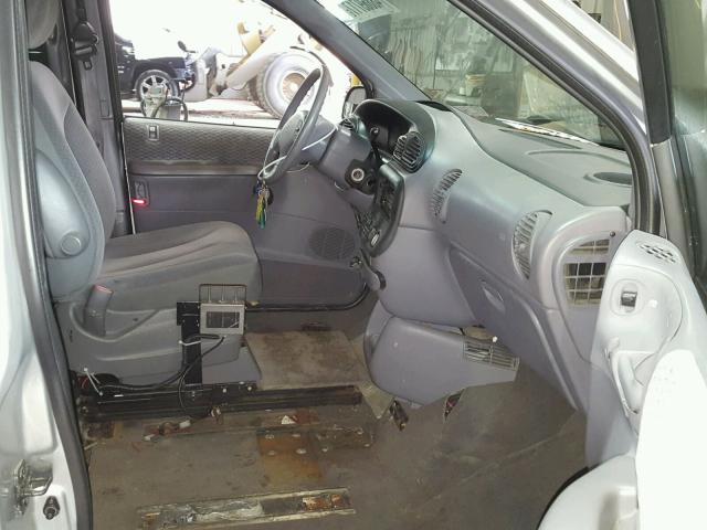 2C4GJ24G5YR746590 - 2000 CHRYSLER GRAND VOYA Gümüş foto 5