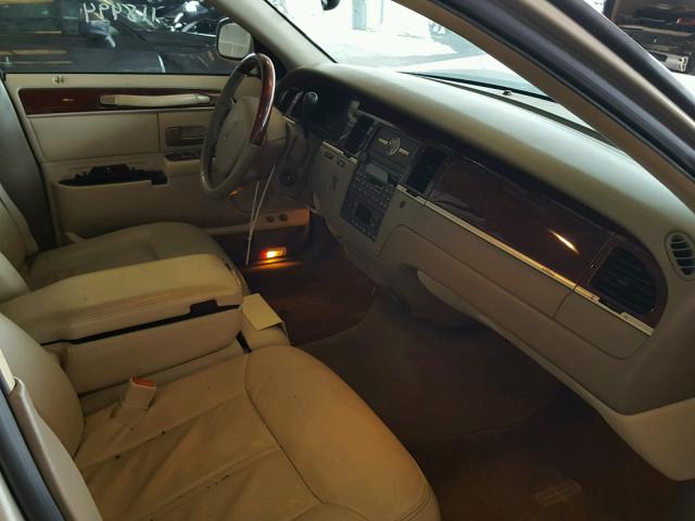 1LNHM82W65Y617415 - 2005 LINCOLN TOWN CAR S TAN photo 5