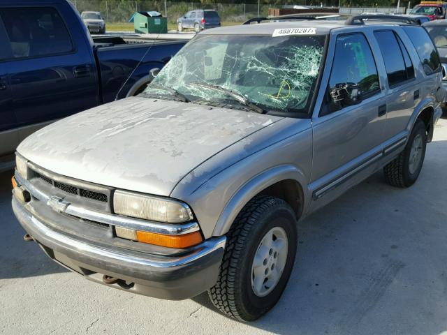 1GNDT13W912100383 - 2001 CHEVROLET BLAZER BROWN photo 2