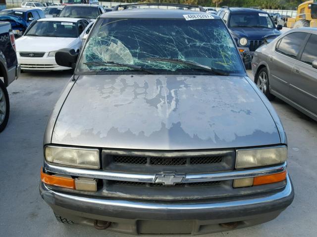 1GNDT13W912100383 - 2001 CHEVROLET BLAZER BROWN photo 9