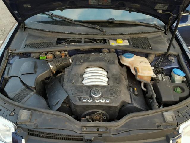 WVWTU63B35P054456 - 2005 VOLKSWAGEN PASSAT GLX BLUE photo 7
