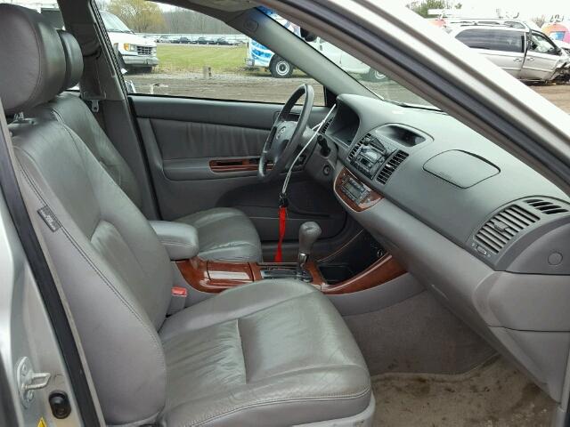 4T1BE30K64U305946 - 2004 TOYOTA CAMRY LE ნაცრისფერი ფოტო 5