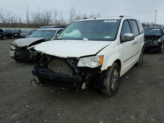 2A8HR64X98R132347 - 2008 CHRYSLER TOWN & COU WHITE photo 2