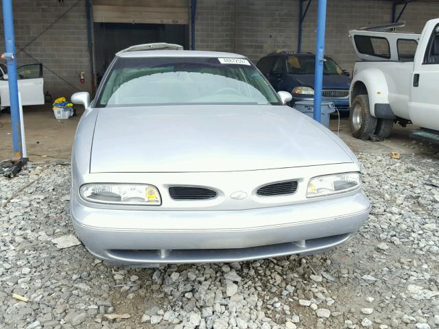 1G3HN52K6W4803039 - 1998 OLDSMOBILE 88 BASE SILVER photo 9