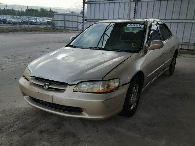 1HGCG6679YA069230 - 2000 HONDA ACCORD EX GOLD photo 2