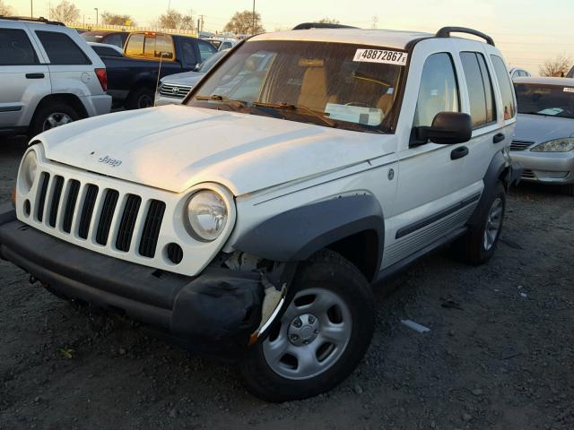 1J4GL48K55W692015 - 2005 JEEP LIBERTY SP WHITE photo 2