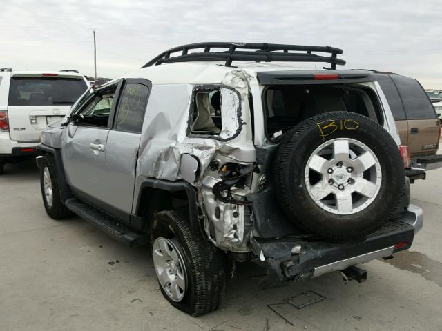 JTEZU11F370012332 - 2007 TOYOTA FJ CRUISER SILVER photo 3