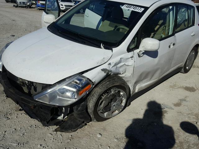 3N1BC13E29L396092 - 2009 NISSAN VERSA S GRAY photo 9