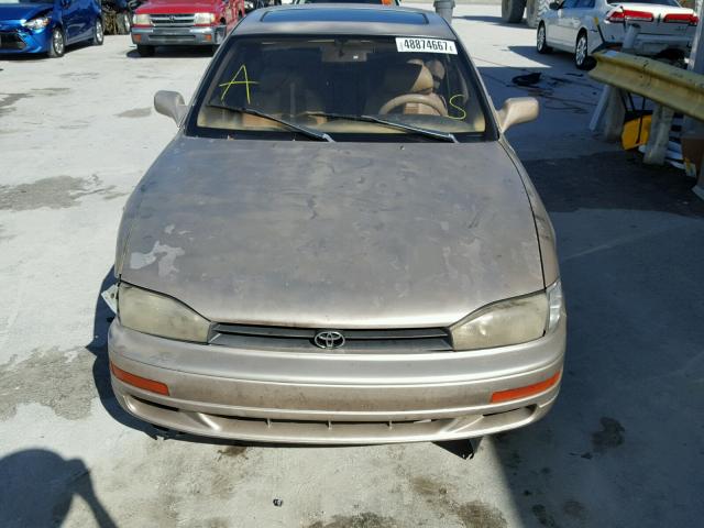 4T1VK13E7PU096799 - 1993 TOYOTA CAMRY XLE BEIGE photo 9