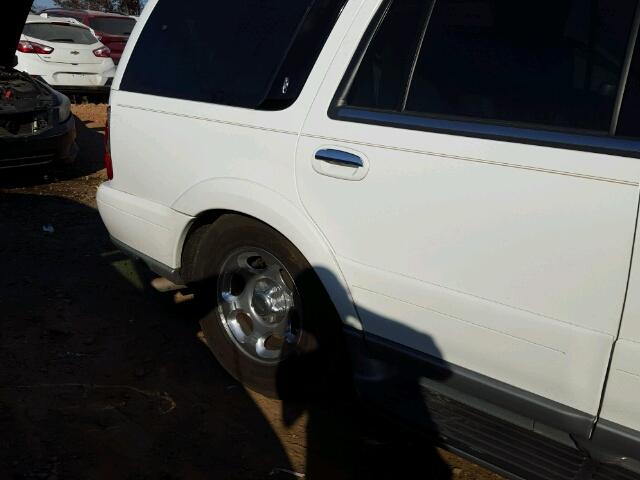 5LMFU28R81LJ19940 - 2001 LINCOLN NAVIGATOR WHITE photo 9