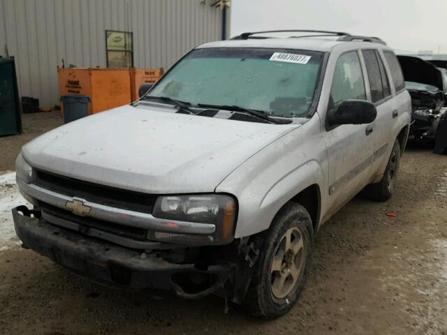 1GNDT13S642329041 - 2004 CHEVROLET TRAILBLAZE SILVER photo 2