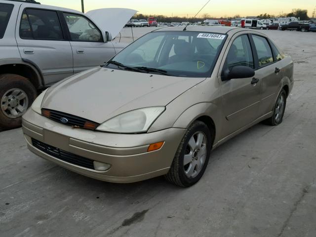 1FAFP38321W269627 - 2001 FORD FOCUS ZTS GOLD photo 2