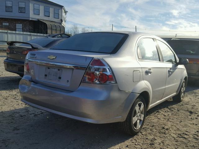 KL1TD56E59B365395 - 2009 CHEVROLET AVEO LS SILVER photo 4