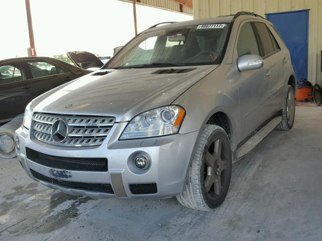 4JGBB72E08A319100 - 2008 MERCEDES-BENZ ML 550 SILVER photo 2