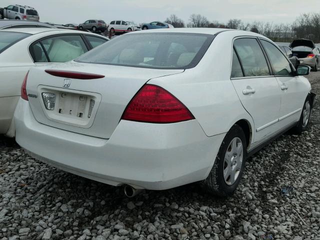 1HGCM55447A098661 - 2007 HONDA ACCORD LX WHITE photo 4