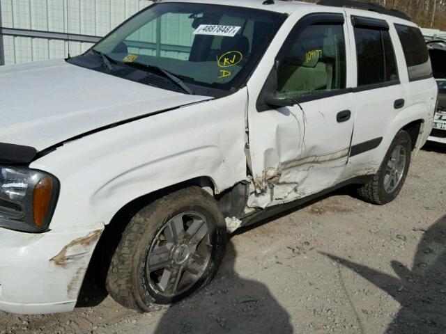 1GNDT13S752311911 - 2005 CHEVROLET TRAILBLAZE WHITE photo 9