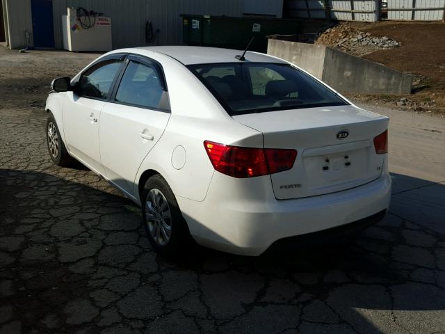 KNAFU4A23D5702759 - 2013 KIA FORTE EX WHITE photo 3