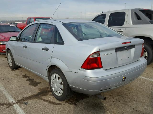 1FAFP34N67W151760 - 2007 FORD FOCUS ZX4 SILVER photo 3