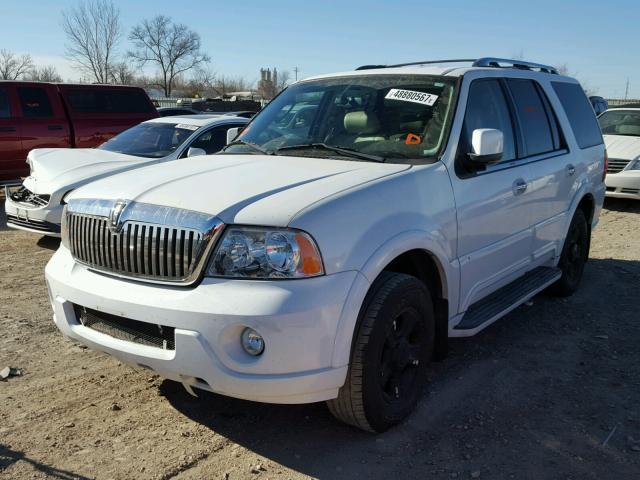 5LMFU27R13LJ45204 - 2003 LINCOLN NAVIGATOR WHITE photo 2