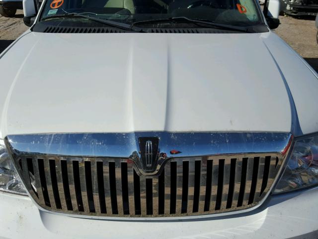 5LMFU27R13LJ45204 - 2003 LINCOLN NAVIGATOR WHITE photo 7