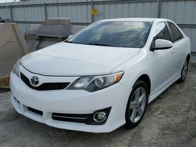 4T1BF1FKXDU682806 - 2013 TOYOTA CAMRY L WHITE photo 2