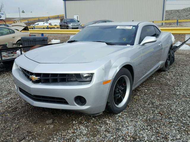 2G1FA1E36D9137514 - 2013 CHEVROLET CAMARO LS SILVER photo 2