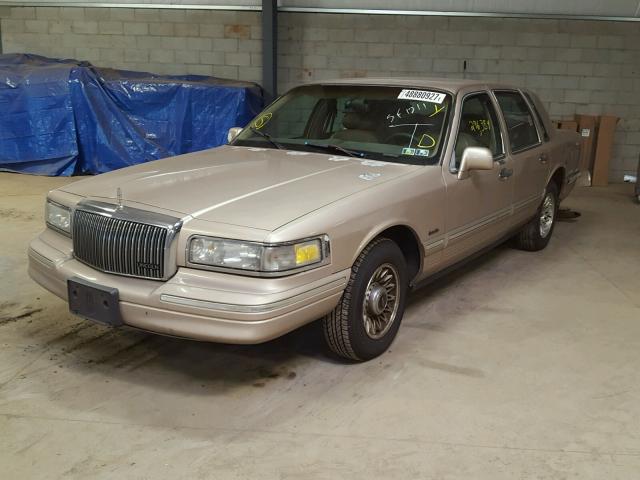 1LNLM81W4VY737824 - 1997 LINCOLN TOWN CAR E BEIGE photo 2