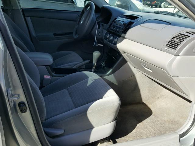 4T1BE32K55U628061 - 2005 TOYOTA CAMRY LE 灰色 照片 5