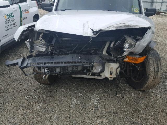 1J8HG48K26C337393 - 2006 JEEP COMMANDER SILVER photo 9