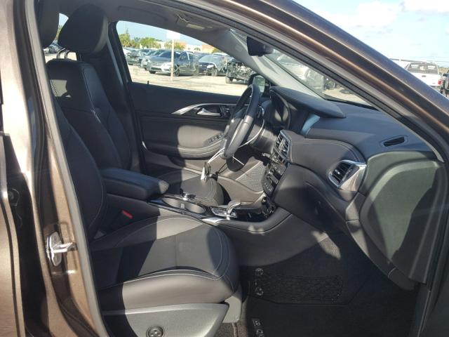 SJKCH5CP7HA015688 - 2017 INFINITI QX30 BASE BROWN photo 5