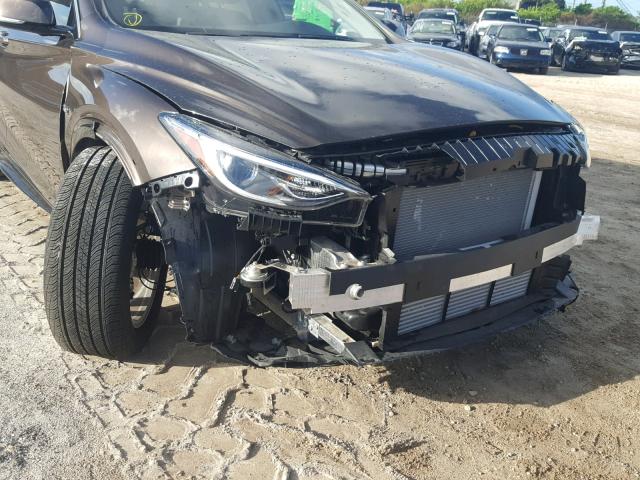SJKCH5CP7HA015688 - 2017 INFINITI QX30 BASE BROWN photo 9