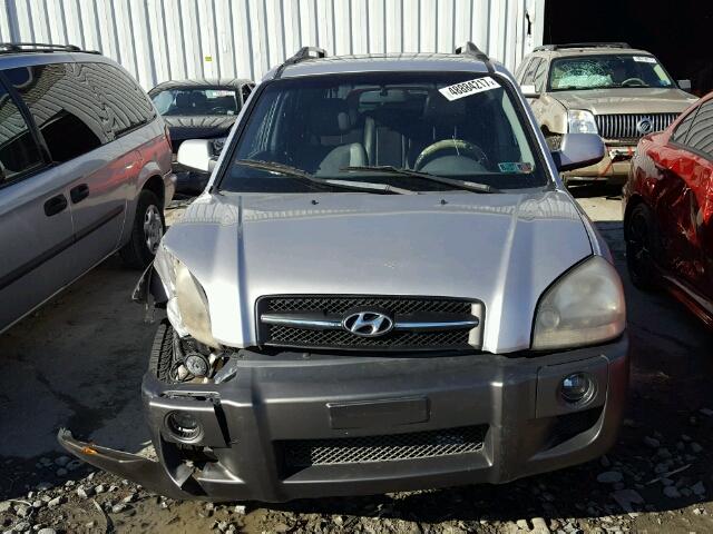 KM8JN72D35U081716 - 2005 HYUNDAI TUCSON GLS SILVER photo 9