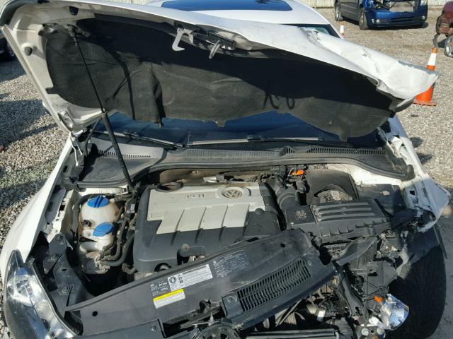 WVWNM7AJ9BW027546 - 2011 VOLKSWAGEN GOLF 白色 照片 7