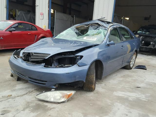 4T1BF32K13U559542 - 2003 TOYOTA CAMRY LE BLUE photo 2