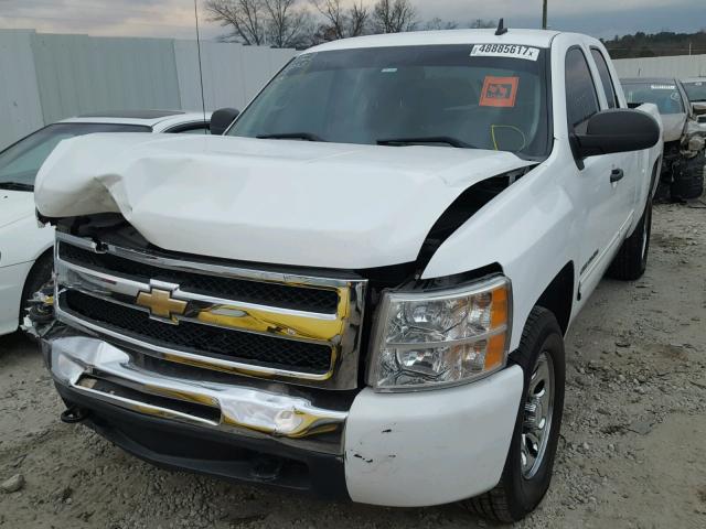 1GCSCSE07AZ182345 - 2010 CHEVROLET SILVERADO WHITE photo 2