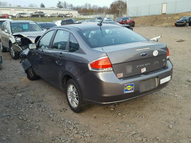 1FAHP3FN3AW182588 - 2010 FORD FOCUS SE GRAY photo 3