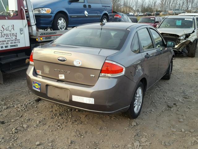 1FAHP3FN3AW182588 - 2010 FORD FOCUS SE GRAY photo 4