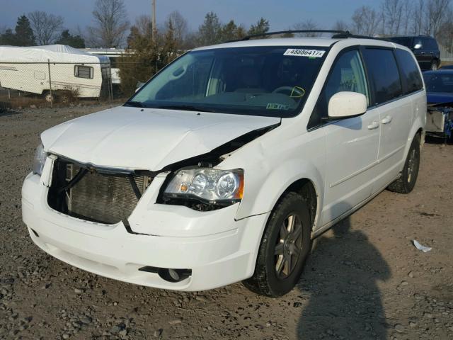 2A8HR54P68R651494 - 2008 CHRYSLER TOWN & COU WHITE photo 2