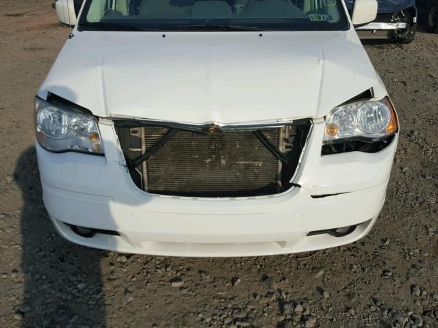 2A8HR54P68R651494 - 2008 CHRYSLER TOWN & COU WHITE photo 7