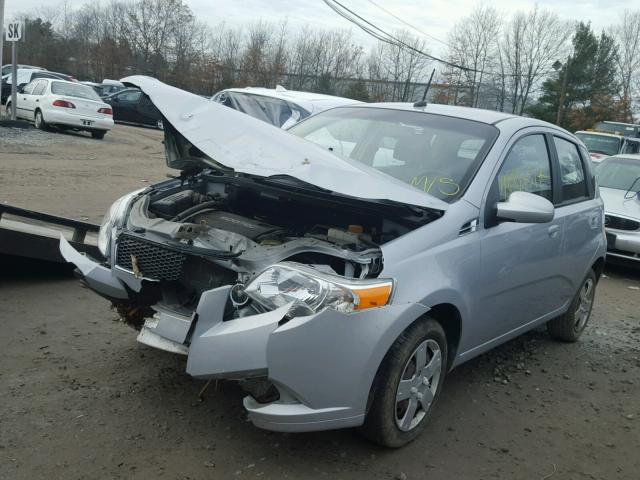 KL1TD6DE3AB118969 - 2010 CHEVROLET AVEO LS SILVER photo 2